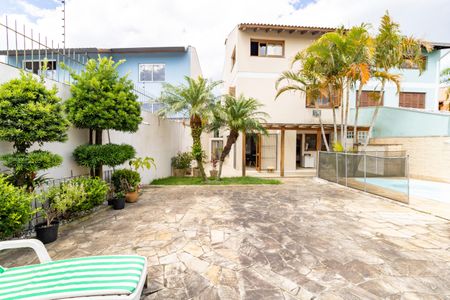 Casa à venda com 229m², 3 quartos e 4 vagasQuintal