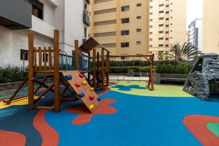 Apartamento para alugar com 143m², 4 quartos e 2 vagas Apartamento para alugar com 143m², 4 quartos e 2 vagasÁrea comum - Playground