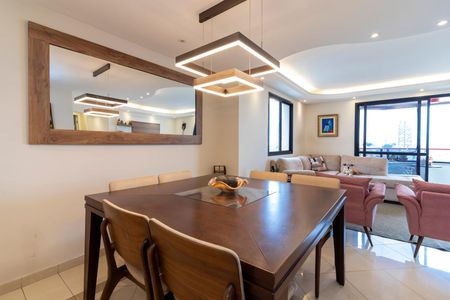 Apartamento para alugar com 143m², 4 quartos e 2 vagas Apartamento para alugar com 143m², 4 quartos e 2 vagasSala de Jantar