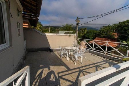 Casa à venda com 226m², 4 quartos e 2 vagas