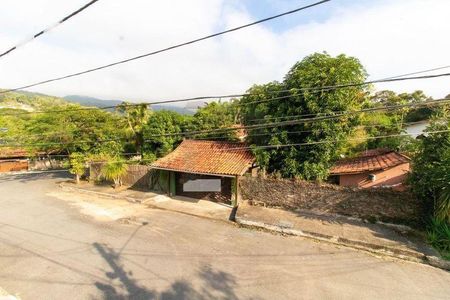 Casa à venda com 226m², 4 quartos e 2 vagas