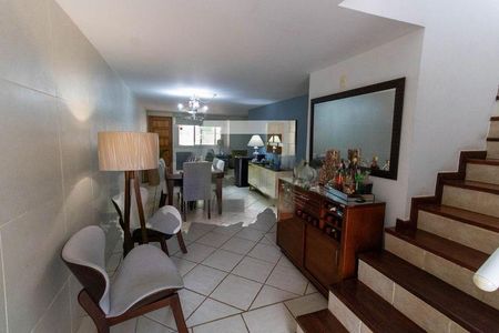 Casa à venda com 226m², 4 quartos e 2 vagas