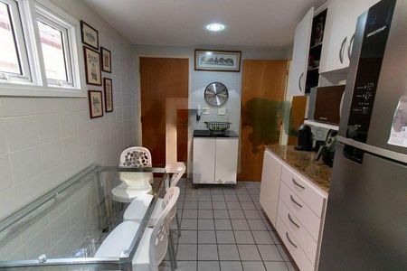 Casa à venda com 226m², 4 quartos e 2 vagas