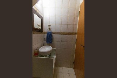 Casa à venda com 226m², 4 quartos e 2 vagas