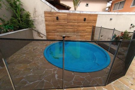 Casa à venda com 226m², 4 quartos e 2 vagas