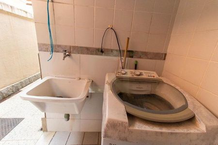 Casa à venda com 226m², 4 quartos e 2 vagas