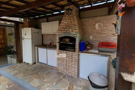 Casa à venda com 226m², 4 quartos e 2 vagas