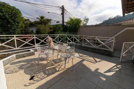 Casa à venda com 226m², 4 quartos e 2 vagas