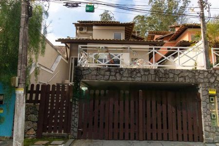 Casa à venda com 226m², 4 quartos e 2 vagas