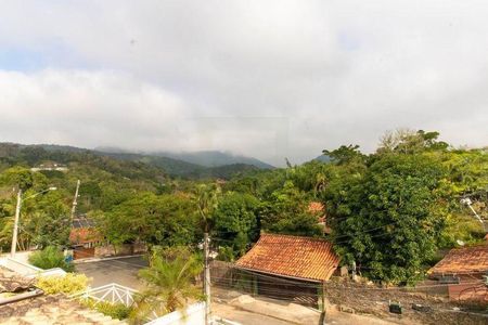 Casa à venda com 226m², 4 quartos e 2 vagas