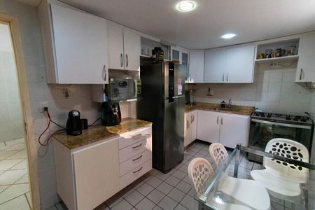 Casa à venda com 226m², 4 quartos e 2 vagas