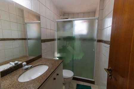 Casa à venda com 226m², 4 quartos e 2 vagas