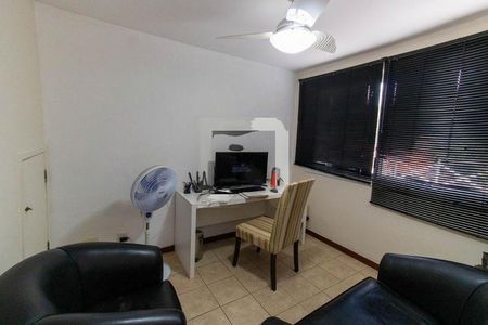 Casa à venda com 226m², 4 quartos e 2 vagas