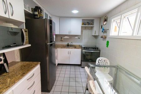 Casa à venda com 226m², 4 quartos e 2 vagas