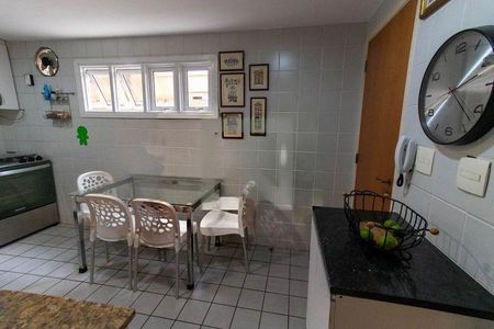 Casa à venda com 226m², 4 quartos e 2 vagas