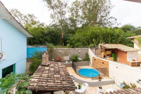 Casa à venda com 226m², 4 quartos e 2 vagas