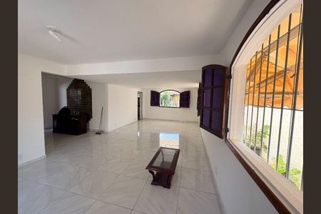 Casa à venda com 3 quartos, 170m² em Itaipu, Niterói