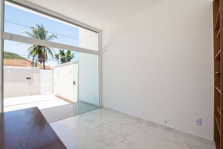 Casa à venda com 3 quartos, 81m² em Piratininga, Niterói