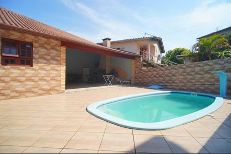 Casa à venda com 229m², 5 quartos e 3 vagasPiscina