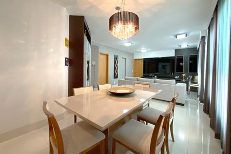 Apartamento à venda com 130m², 4 quartos e 4 vagasSala de Jantar