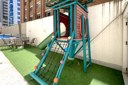 Apartamento à venda com 130m², 4 quartos e 4 vagasÁrea comum - Playground