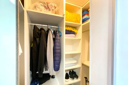 Apartamento à venda com 130m², 4 quartos e 4 vagasCloset da suíte 2