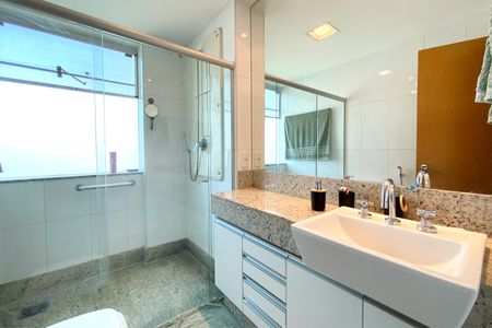 Apartamento à venda com 130m², 4 quartos e 4 vagasBanheiro da Suíte 1