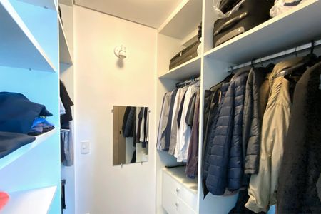 Apartamento à venda com 130m², 4 quartos e 4 vagasCloset da suíte 1