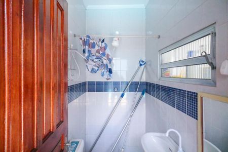 Casa à venda com 250m², 3 quartos e 3 vagas Casa à venda com 250m², 3 quartos e 3 vagasBanheiro de Serviço/Piscina