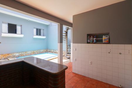 Casa à venda com 250m², 3 quartos e 3 vagas Casa à venda com 250m², 3 quartos e 3 vagasChurrasqueira