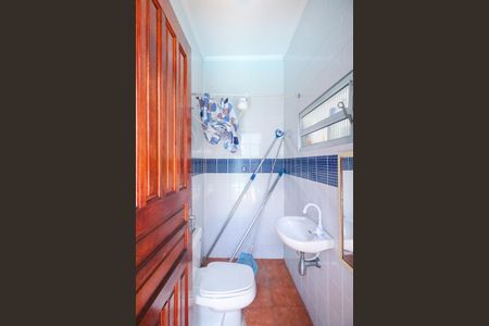 Casa à venda com 250m², 3 quartos e 3 vagas Casa à venda com 250m², 3 quartos e 3 vagasBanheiro de Serviço/Piscina