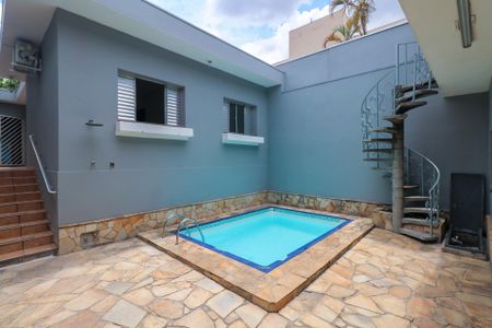 Casa à venda com 250m², 3 quartos e 3 vagas Casa à venda com 250m², 3 quartos e 3 vagasPiscina