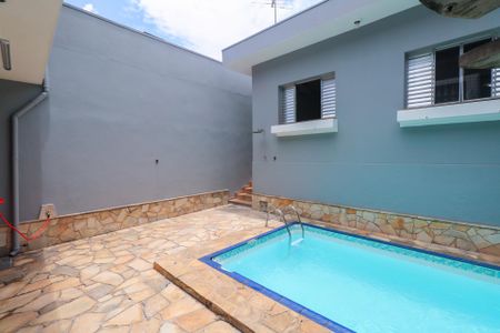 Casa à venda com 250m², 3 quartos e 3 vagas Casa à venda com 250m², 3 quartos e 3 vagasPiscina