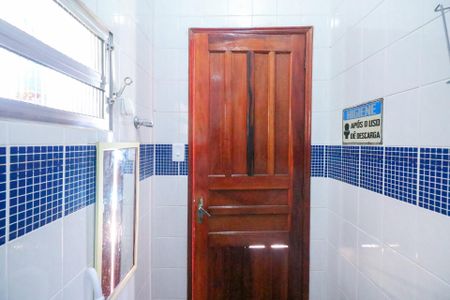 Casa à venda com 250m², 3 quartos e 3 vagas Casa à venda com 250m², 3 quartos e 3 vagasBanheiro de Serviço/Piscina