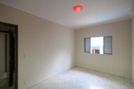 Casa à venda com 250m², 3 quartos e 3 vagas Casa à venda com 250m², 3 quartos e 3 vagasQuarto