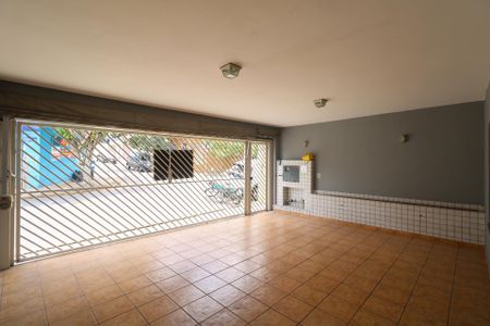 Casa à venda com 250m², 3 quartos e 3 vagas Casa à venda com 250m², 3 quartos e 3 vagasGaragem