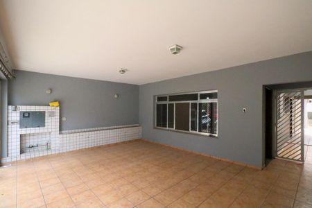 Casa à venda com 250m², 3 quartos e 3 vagas Casa à venda com 250m², 3 quartos e 3 vagasGaragem
