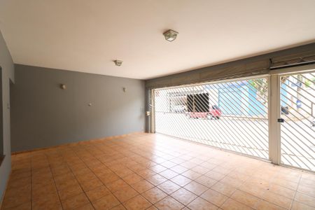 Casa à venda com 250m², 3 quartos e 3 vagas Casa à venda com 250m², 3 quartos e 3 vagasGaragem