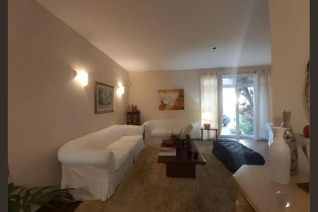 Casa à venda com 3 quartos, 200m² em Moema, São Paulo