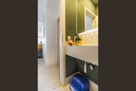 Casa de condomínio à venda com 300m², 4 quartos e 4 vagasLavabo