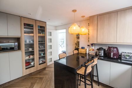 Casa de condomínio à venda com 300m², 4 quartos e 4 vagasCozinha