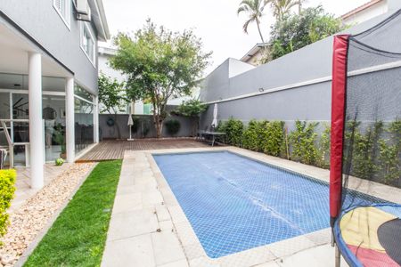 Casa de condomínio à venda com 300m², 4 quartos e 4 vagasPiscina