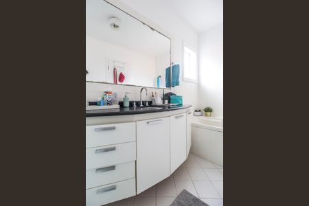 Casa de condomínio à venda com 300m², 4 quartos e 4 vagasBanheiro da Suíte