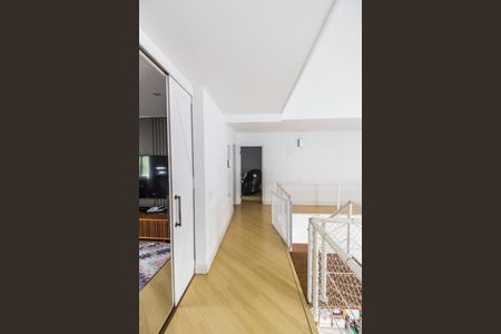 Casa de condomínio à venda com 300m², 4 quartos e 4 vagasCorredor