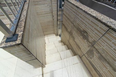 Casa à venda com 200m², 3 quartos e 1 vagaVaranda da frente - Escada de acesso