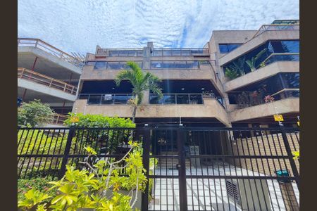 Apartamento à venda com 180m², 3 quartos e 3 vagasFachada