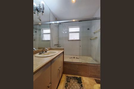 Apartamento à venda com 180m², 3 quartos e 3 vagasBanheiro da Suíte