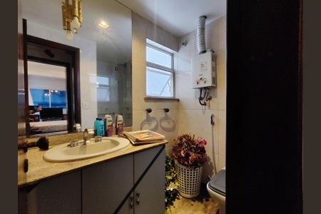 Apartamento à venda com 180m², 3 quartos e 3 vagasBanheiro social
