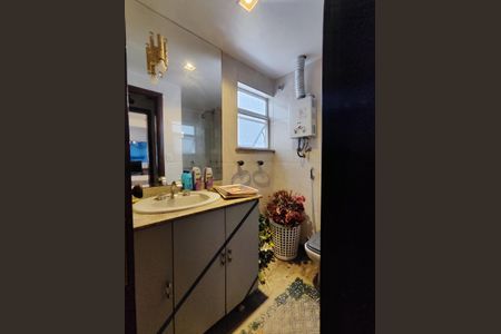 Apartamento à venda com 180m², 3 quartos e 3 vagasBanheiro social