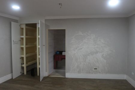 Casa à venda com 220m², 4 quartos e 5 vagasSuíte